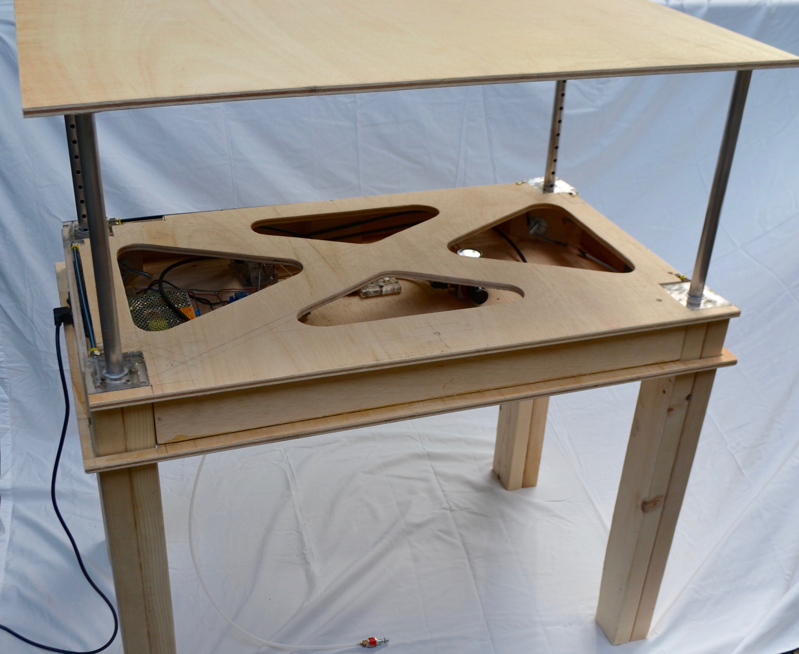 Air-operated sit / stand desk