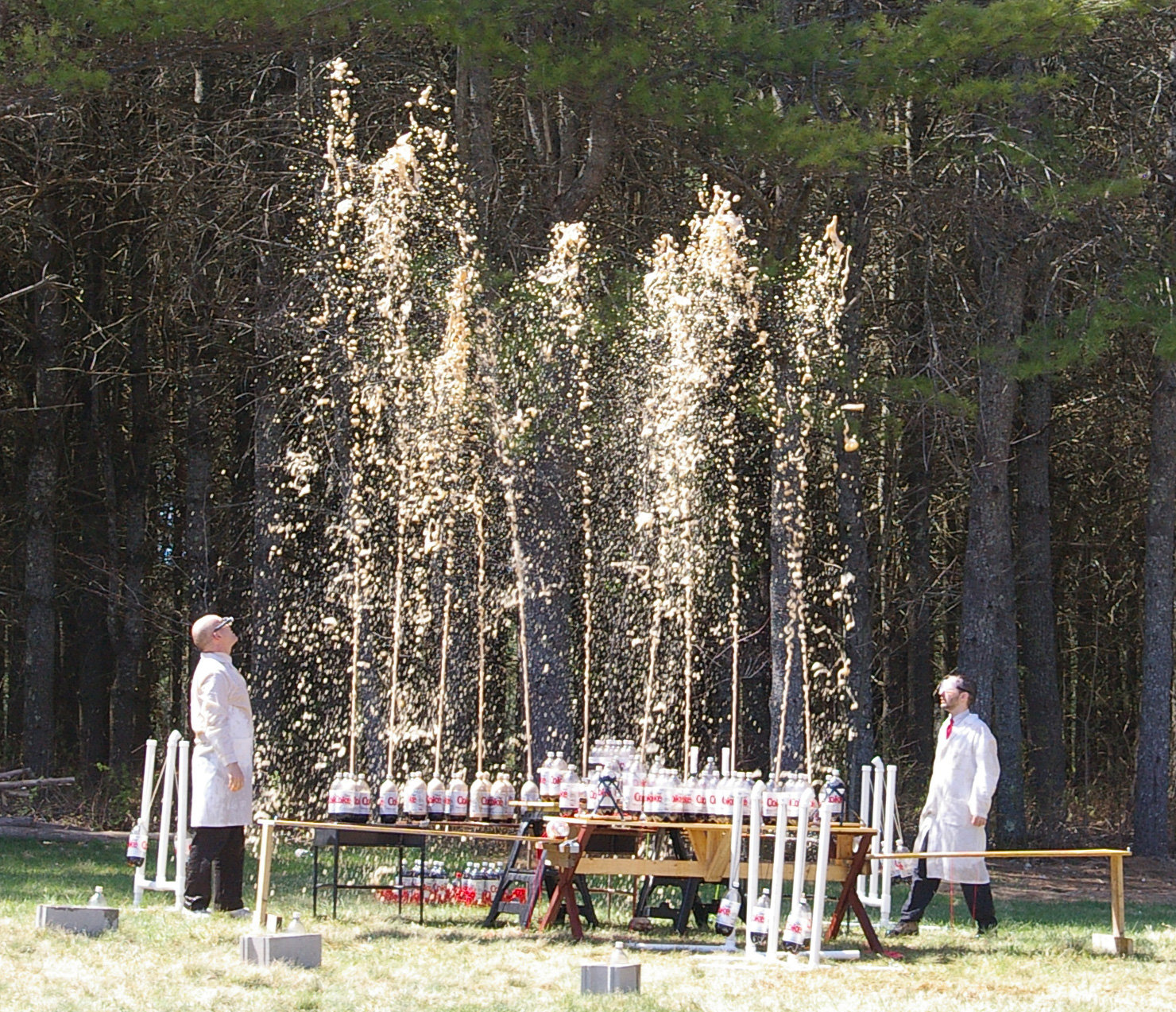 EepyBird's Coke Zero & Mentos Fountains